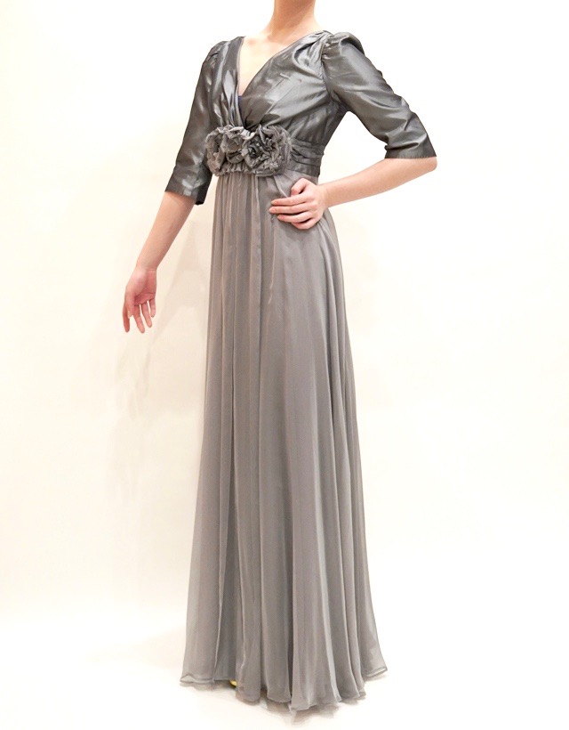 結婚式の新郎の母の衣装｜横浜モノリス