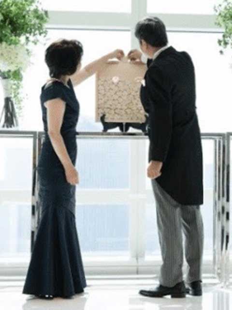 結婚式当日の母親のドレスイメージ