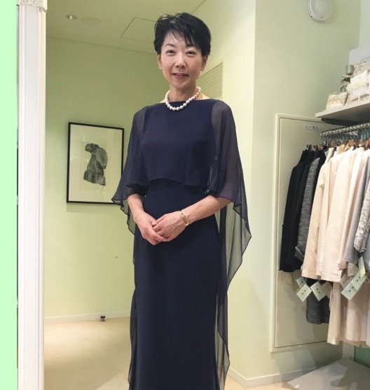 【結婚式母親の高級ドレス】軽井沢の家族ウェディングに！シンプルで洗練されたブライダルマザードレス
