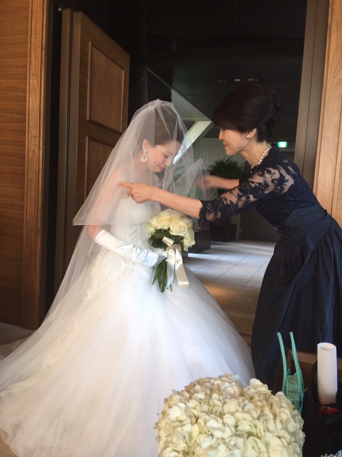 子供の結婚式に母親は何を着ればいいの 暑いからロングドレスにしたいけど黒留袖じゃなきゃダメ 結婚式の母親ドレス 服装 フォーマルドレスのレンタル M V For Mother