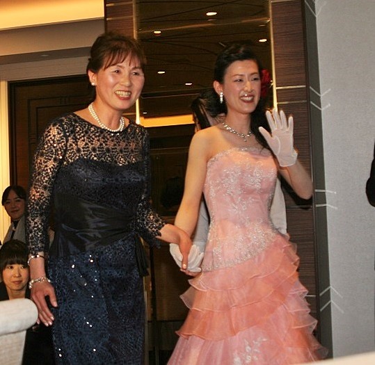 新婦のお母様・お父様ご夫婦でのフォーマルドレス・モーニングのご利用
