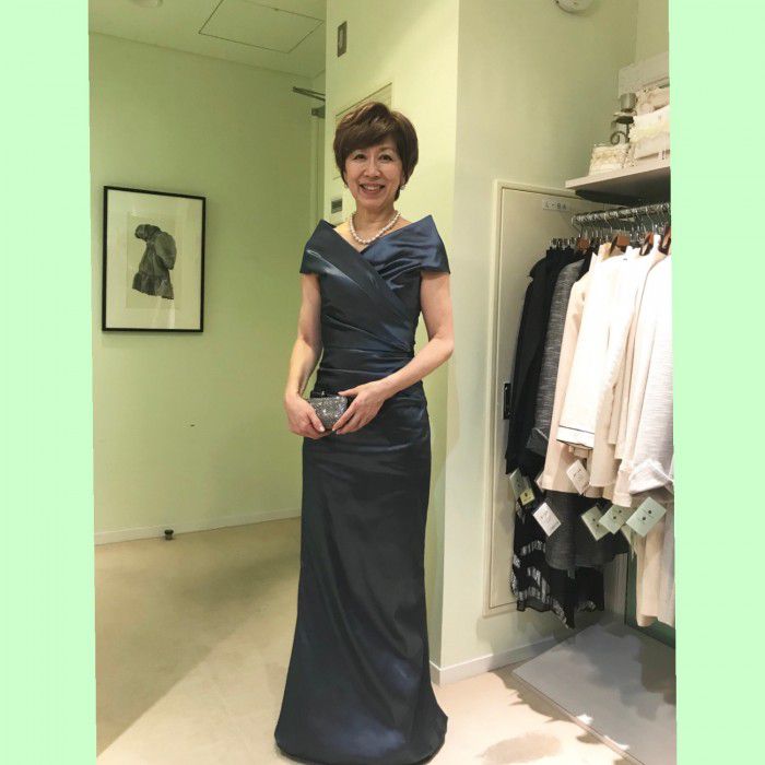 お母様の立場だからこそロングドレス〜ファッション感度の高いお母様はレンタルを賢く利用して楽しむ‼