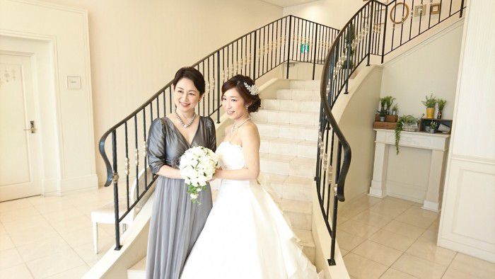 「お母様も素敵！」とドレス姿を絶賛されて至福の時間を過ごせました｜ 結婚式の母親ドレス M&V for mother