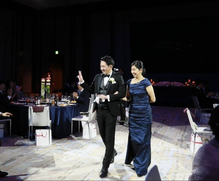 【結婚式母親の衣装】新郎のお母様のドレス姿、お手本はこちら！｜ 結婚式の母親ドレス M&V for mother